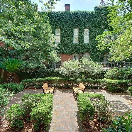 Charm On Liberty Apartment Savannah Exterior photo