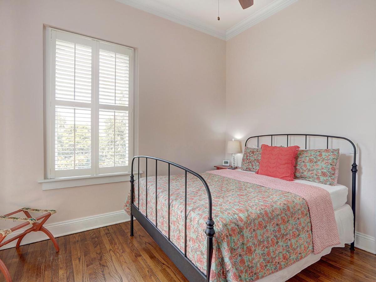 Charm On Liberty Apartment Savannah Exterior photo